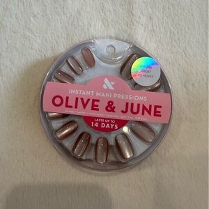 Olive & June Press On Nails
